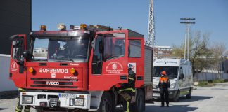Afectado por inhalación de humo tras el incendio en la cocina de una vivienda en Salobreña