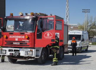 Afectado por inhalación de humo tras el incendio en la cocina de una vivienda en Salobreña