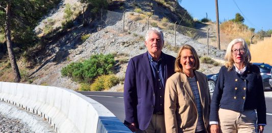 El Ayuntamiento de Motril reabre la carretera de acceso de la Gorgoracha dañada tras los temporales