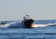 La espectacular exhibición de la Guardia Civil reúne a numeroso público en Almuñécar