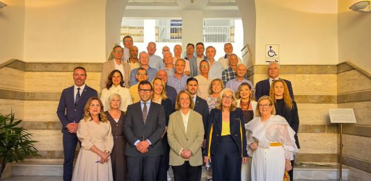 El Ayuntamiento de Motril realiza un homenaje a los funcionarios jubilados con motivo de la celebración de Santa Rita de Casia