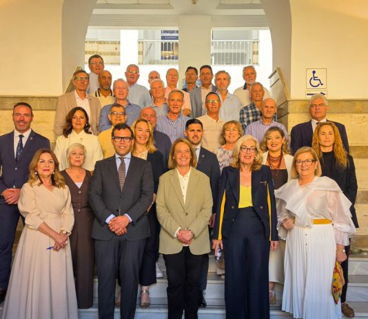 El Ayuntamiento de Motril realiza un homenaje a los funcionarios jubilados con motivo de la celebración de Santa Rita de Casia