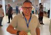 Juan José Ruiz Joya anima a la participación tras ejercer su derecho al voto en La Herradura