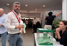 El candidato Francisco Sánchez-Cantalejo ejerce su derecho al voto y anima a la participación