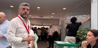 El candidato Francisco Sánchez-Cantalejo ejerce su derecho al voto y anima a la participación