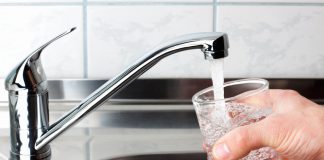 Rafael Caballero: «400 hogares de la Costa Tropical se benefician de bonificaciones sociales en el recibo del agua»