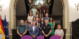 La Subdelegación del Gobierno en Granada guarda un minuto de silencio por los últimos asesinatos machistas