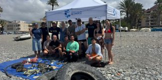 Almuñécar se suma a la gran limpieza nacional de fondos marinos y retira más de 150 kilos de residuos en el entorno del Peñón del Santo