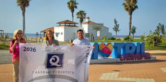 Motril iza la bandera ‘Q de Calidad Turística’ en Playa de Poniente y Playa Granada «como símbolo de calidad y sostenibilidad»