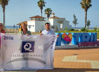 Motril iza la bandera ‘Q de Calidad Turística’ en Playa de Poniente y Playa Granada «como símbolo de calidad y sostenibilidad»