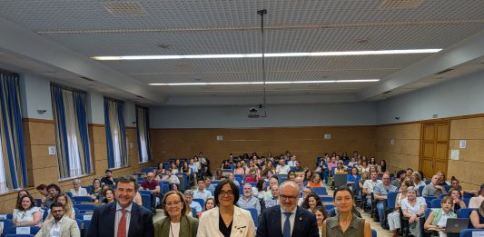 Profesionales abordan en Granada la salud mental de los menores desde una perspectiva multidisciplinar