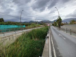 Un joven de 18 años herido muy grave tras accidentarse con un patinete en la Rambla de las Brujas de Motril
