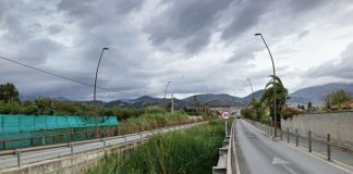 Un joven de 18 años herido muy grave tras accidentarse con un patinete en la Rambla de las Brujas de Motril