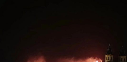 Estabilizado el incendio forestal en Órgiva, habiéndose desalojado a 19 personas de sus viviendas