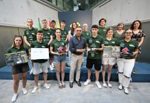 Rodríguez recibe al equipo IMO Racing del IES Montes Orientales de Iznalloz, clasificado para la final mundial de STEM Racing 2026 en Singapur