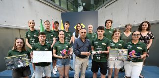 Rodríguez recibe al equipo IMO Racing del IES Montes Orientales de Iznalloz, clasificado para la final mundial de STEM Racing 2026 en Singapur