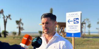 José Peña: «Reforzamos las medidas de seguridad y limpieza para proteger a los usuarios de la Playa Canina de Motril»